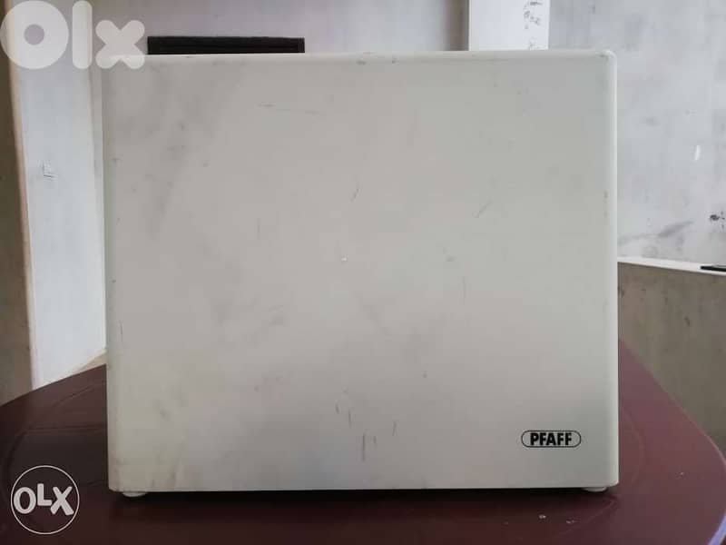 مكنة خياطة ماركة pfaff 1