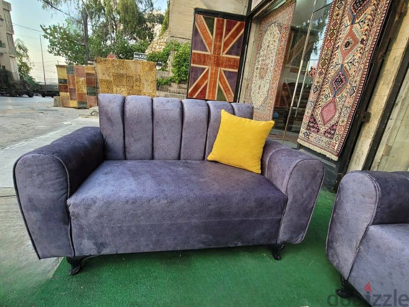 Salon + Free Center Table 0