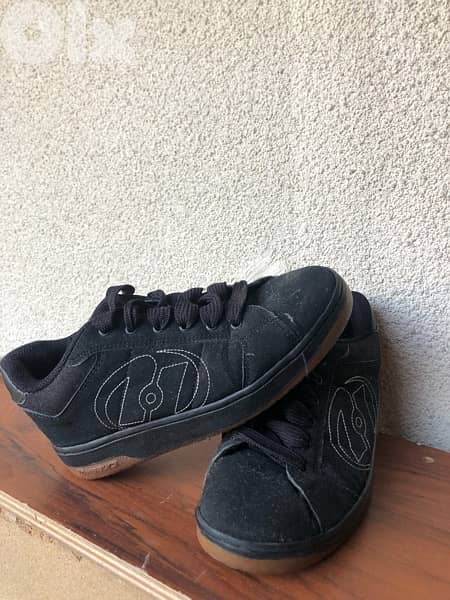 heelys shoes size 39 or 7 USA 5