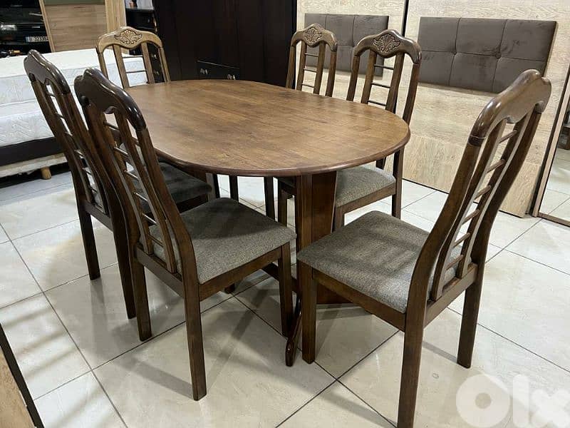 طاولة مع ست كراسي 1