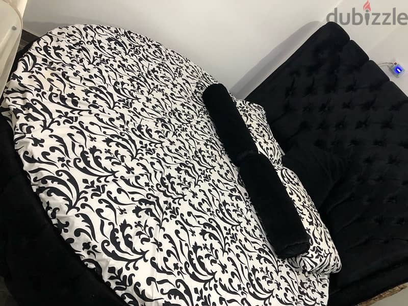 circular bed 0