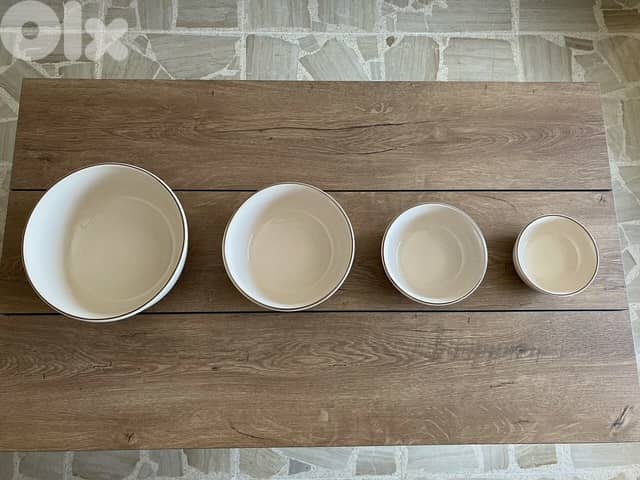 A Four Piece Bowl Set 2