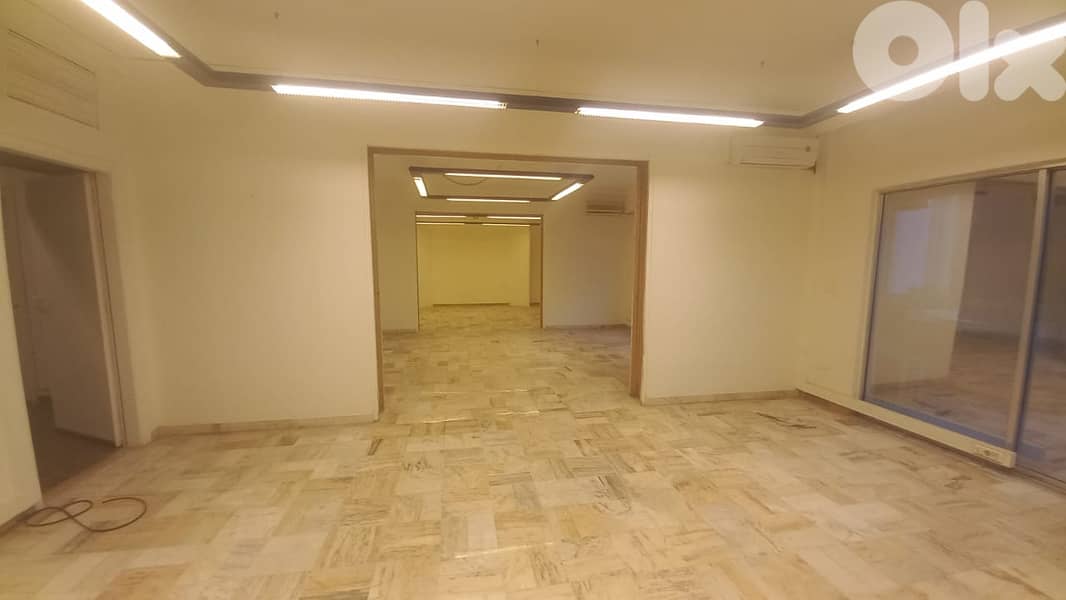 CARRE D'OR , ACHRAFIEH (400SQ) 3 MASTER BEDROOMS , 24/7 ELEC (ACR-284) 0