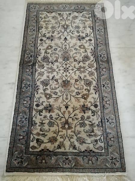 سجادة عجمية صغيرة 1