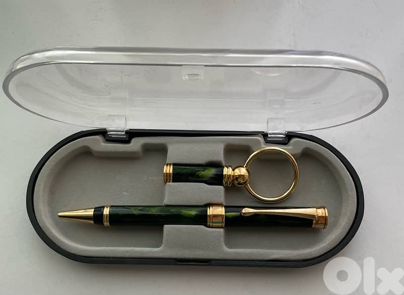Stylo a bille + son porte-clé 0