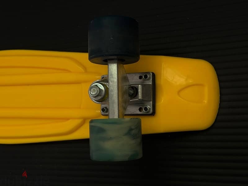 Skateboard brand new 10