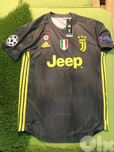 Juventus Ronaldo Retro Football Shirt Player version(New with tags)