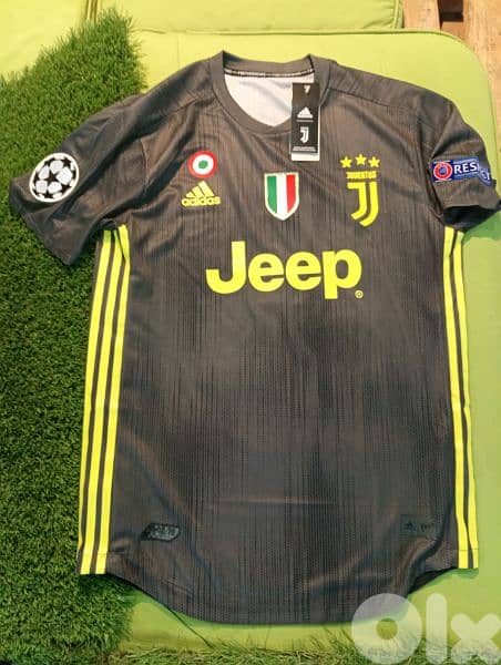 Juventus Ronaldo Retro Football Shirt Player version(New with tags) 1