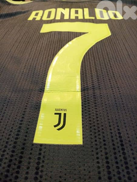 Juventus Ronaldo Retro Football Shirt Player version(New with tags) 2
