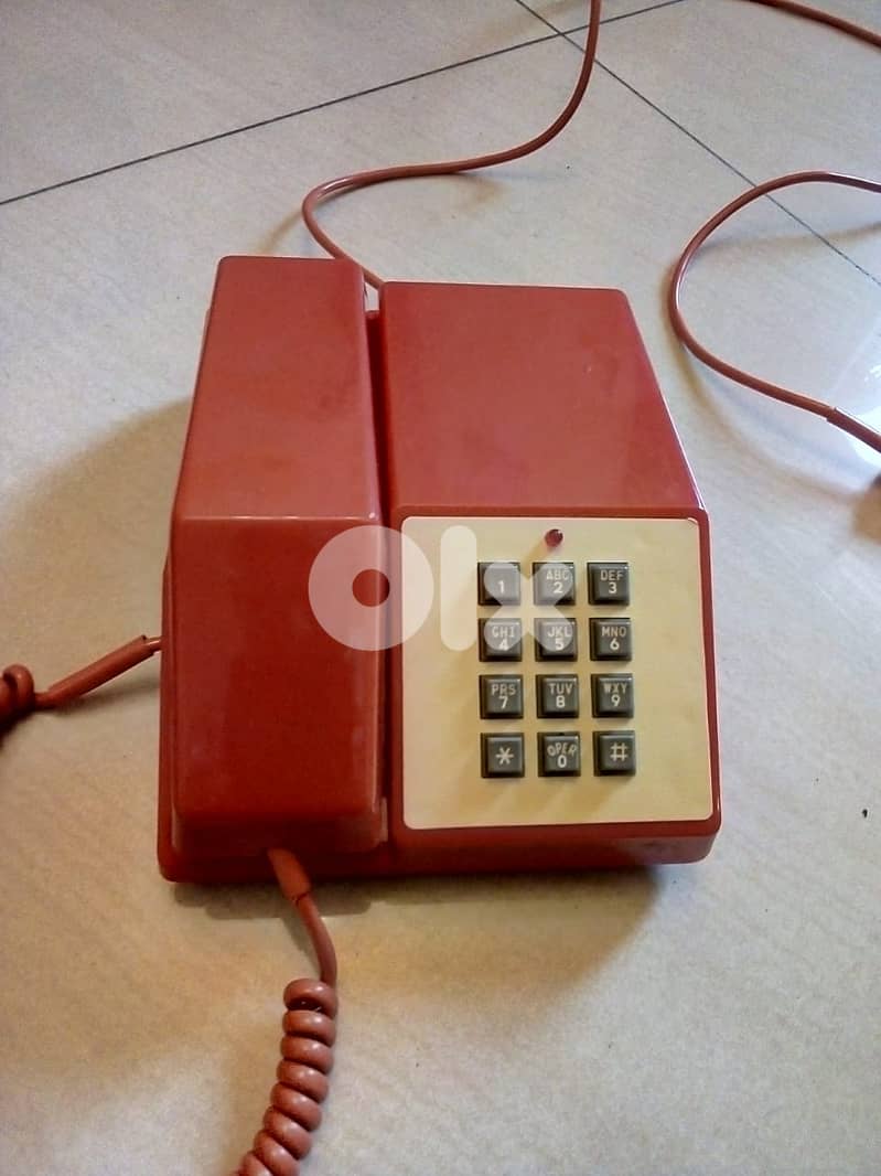 vintage rotary phones starting 25$ ask for model price 5