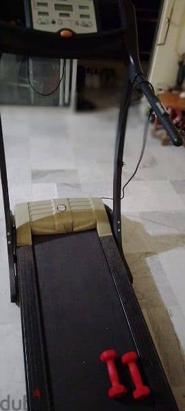 treadmill used. good condition.
