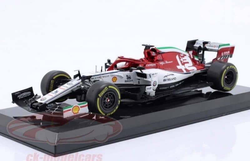 kimi Raikkonen Alfa Roméo 2019 F1 diecast car model 1:24. 1