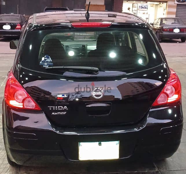 Nissan Tiida 2011 hatchback 0