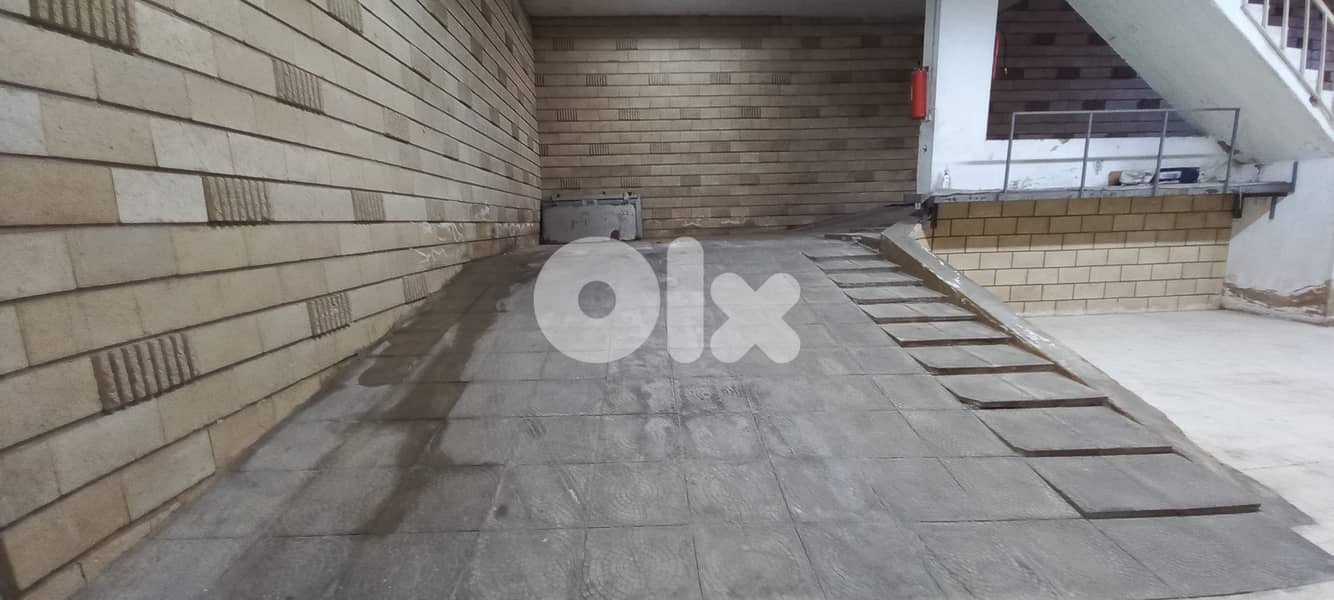 Huge Warehouse 6 wheels Access in Zalka For Saleمستودع ضخم  امكانية 6 0