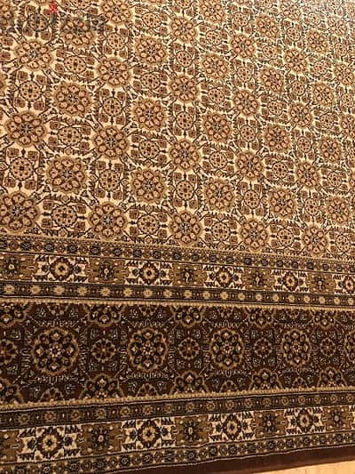 سجادة اوروبية بحالة ممتازة ٣ * ٤
