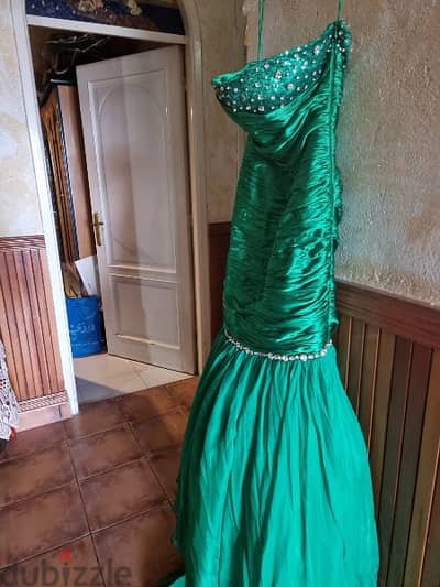 ٣ فساتين للمناسبات