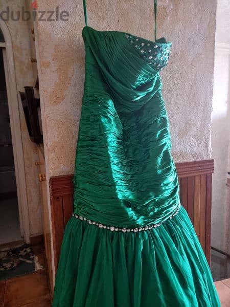 ٣ فساتين للمناسبات 1