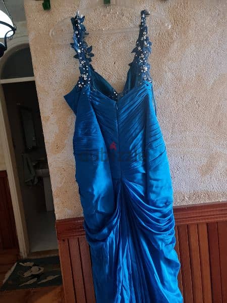 ٣ فساتين للمناسبات 10