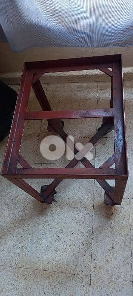 طاولة حديد 1