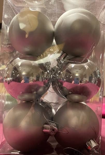 Silver & Purple Christmas balls 3