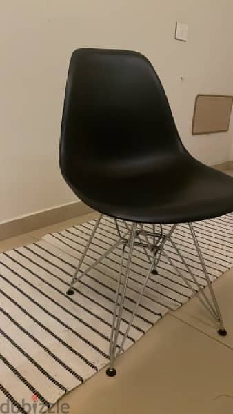 Two chairs very clean 0