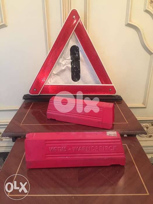 2 Original Pieces مثلثات السلامة 0