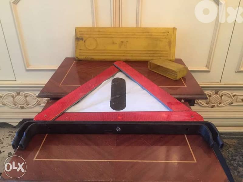 2 Original Pieces مثلثات السلامة 4