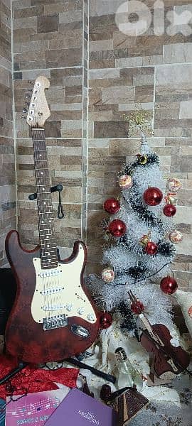 electric guitar with bag and cable and picks free 4