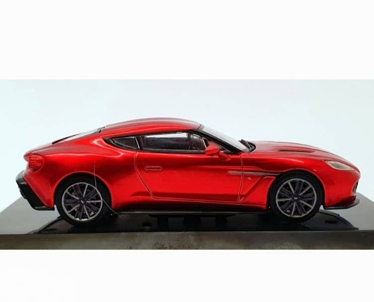Aston Martin v12 Vanquish Zagato (2016) diecast car model 1;43. 2
