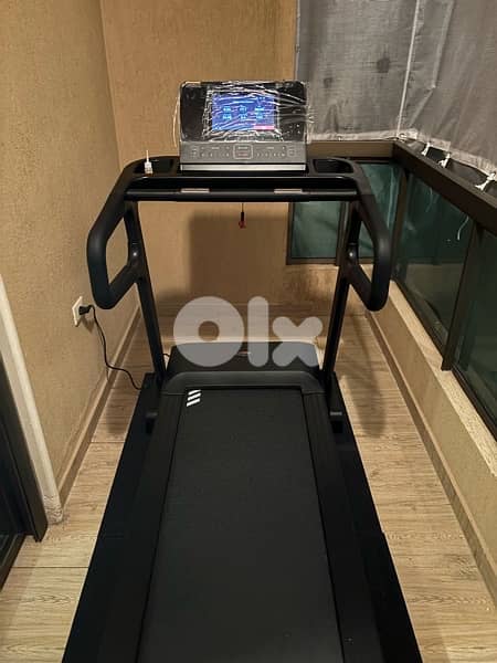 Treadmill 4HP AC motor 150 kg 1