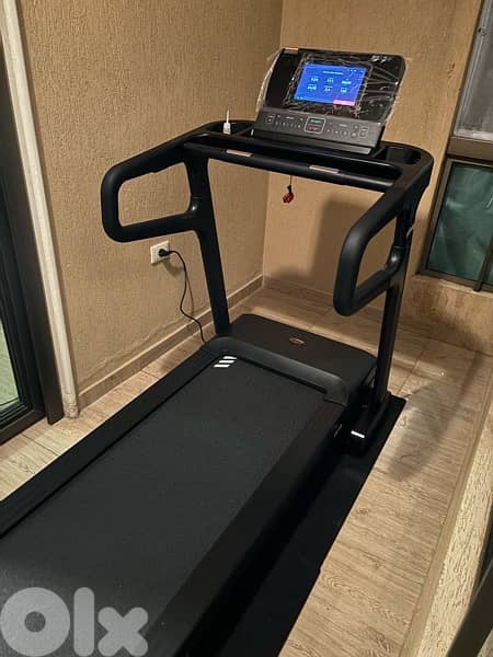 Treadmill 4HP AC motor 150 kg 2