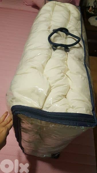 Duvet (l7af) for King Size bed - BARELY USED 0