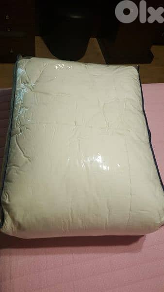 Duvet (l7af) for King Size bed - BARELY USED 1