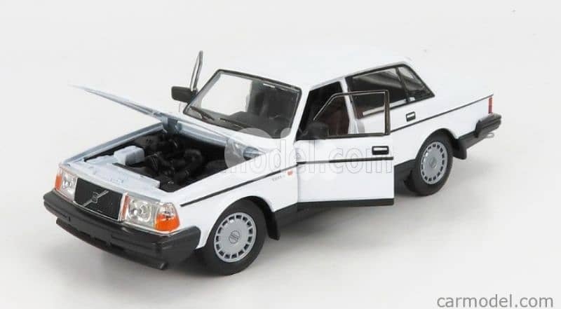 Volvo 240GL diecast car model 1:24. 4
