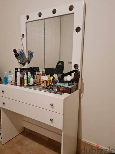 chiffonaire with mirror