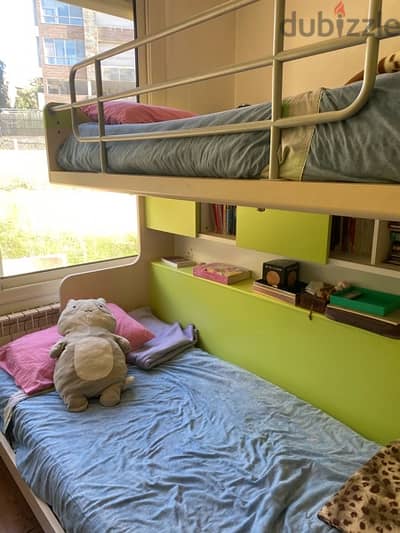 Bunk beds + mattresses