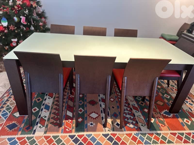 Full dining furniture set 0