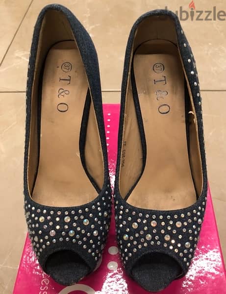 high heel shoes; size 37, jeans 4