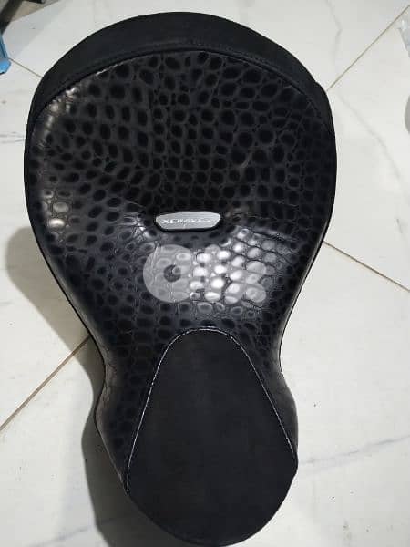 motorcycle seats aprilia,hero,suzuki,vespa,Piaggio,moto guzzi,Ducati, 4