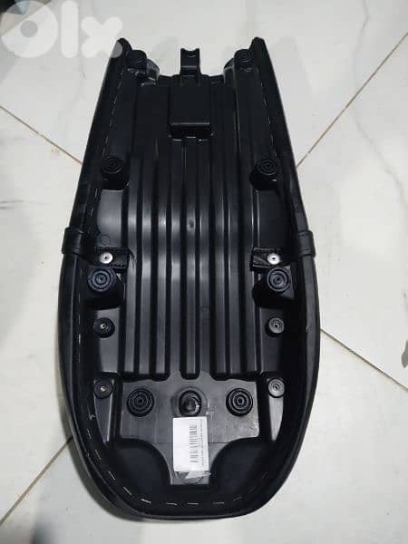 motorcycle seats aprilia,hero,suzuki,vespa,Piaggio,moto guzzi,Ducati, 11