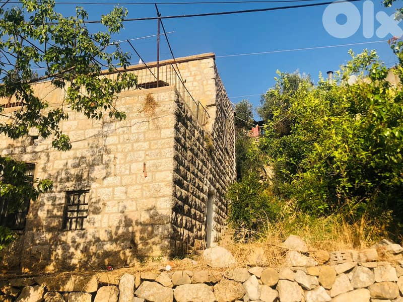 Traditional Lebanese house+Land in Kornet Chehwen (Prime location) 0