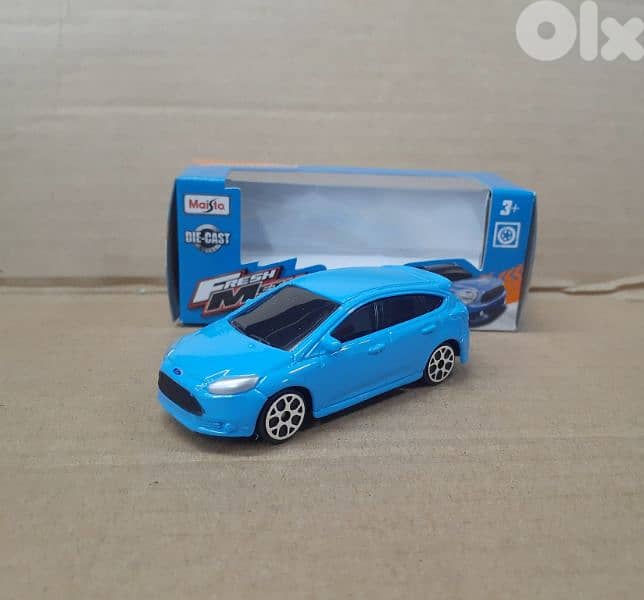 Maisto diecast car model 1;64. 4