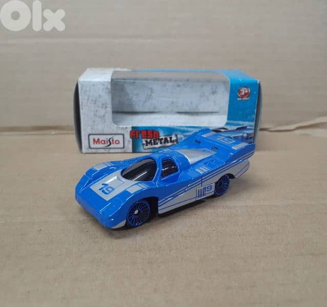 Maisto diecast car model 1;64. 5
