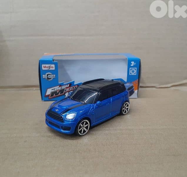 Maisto diecast car model 1;64. 10