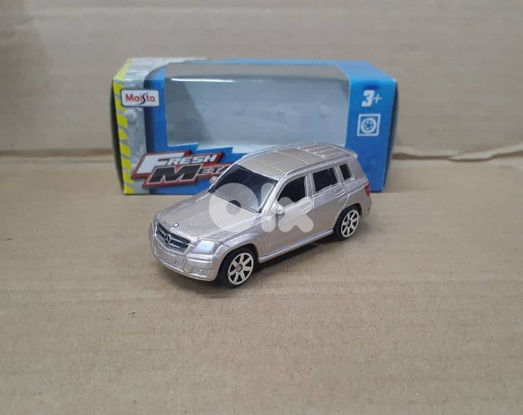 Maisto diecast car model 1;64. 11
