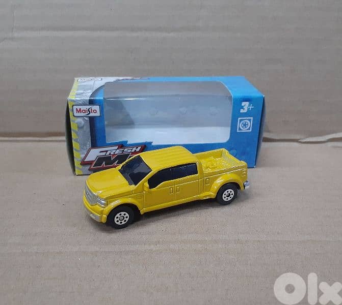Maisto diecast car model 1;64. 18