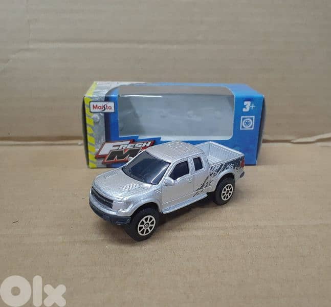 Maisto diecast car model 1;64. 19