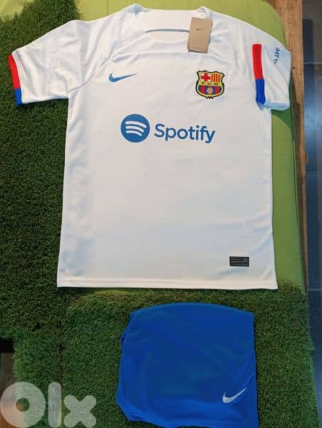 Barcelona Away Football Shirt & Short (Made in Thailand) 0