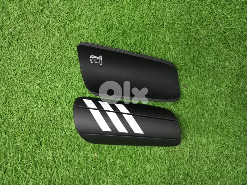 كسارات للفوتبول كرة قدم  كسارة لحماية ارجل موجود adidas w nike 13