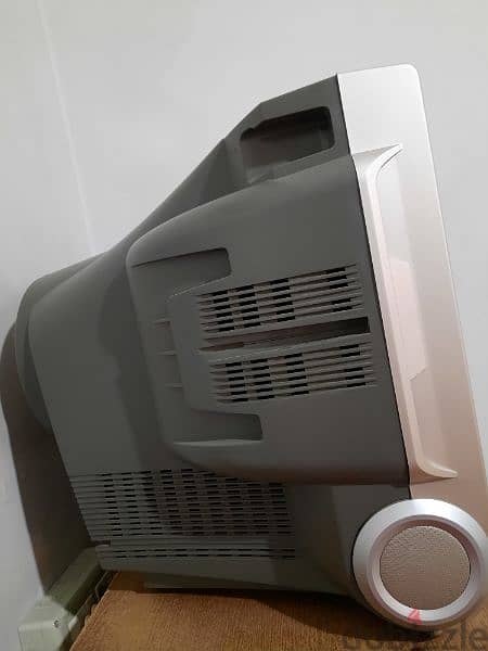 TV SAMSUNG + remote control 2